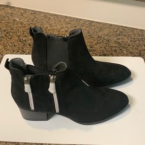 Adrienne Vittadini Woman’s 6 1/2 Black Faux Suede Heeled Booties NWOT